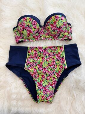 FOREVER 21 Floral Multicolor Swim Top with Navy Lining